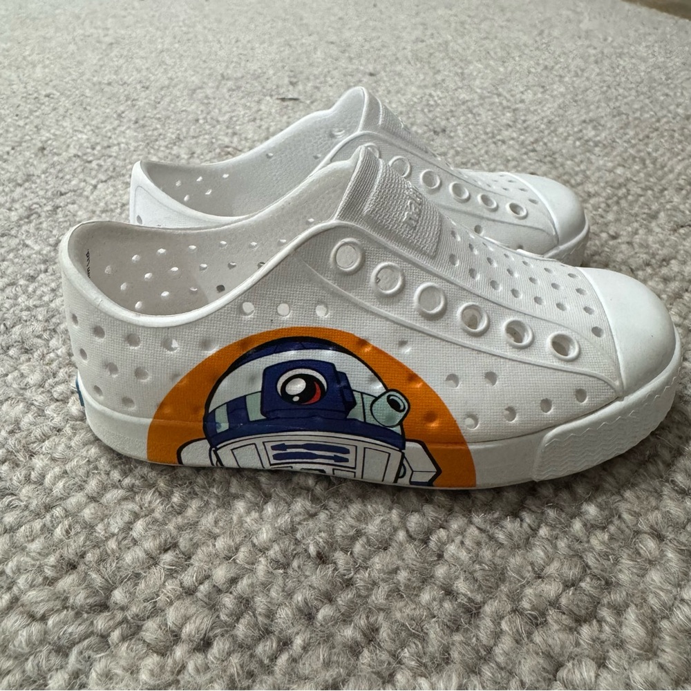 Disney Star Wars Native Jefferson Closed-Toe Shoes‎ Sz 6C Toddler R2D2 C-3PO